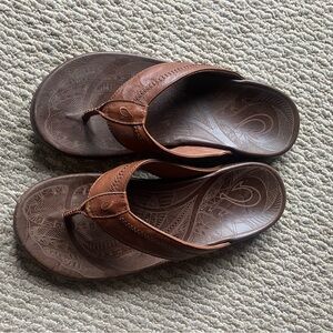 Olukai Brown Flip Flop Leather Sandals size 13